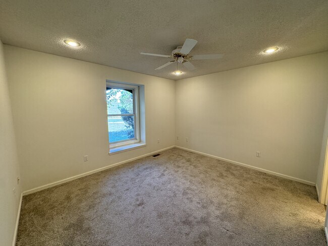 Building Photo - 508 W Clark St