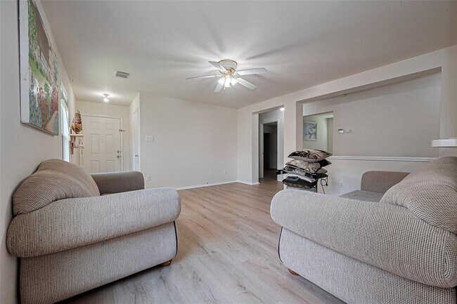 Building Photo - 8435 Westknoll Ln