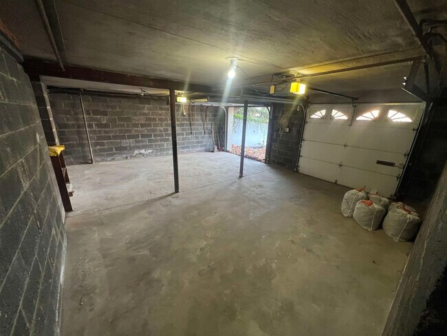 Building Photo - 697 Allwood Rd