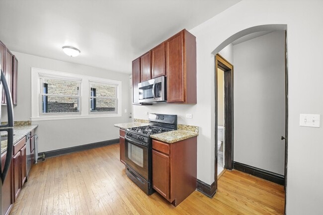 Building Photo - 1925b Grove Ave