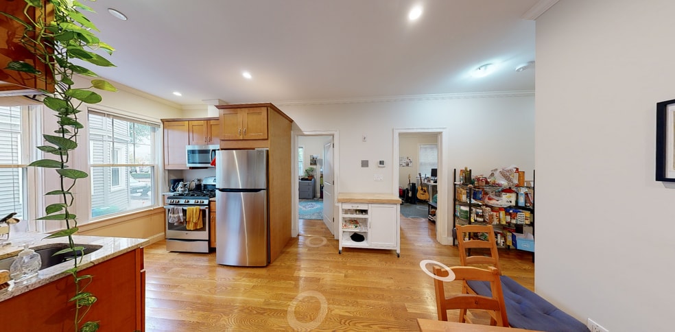 Building Photo - 16 Marney St