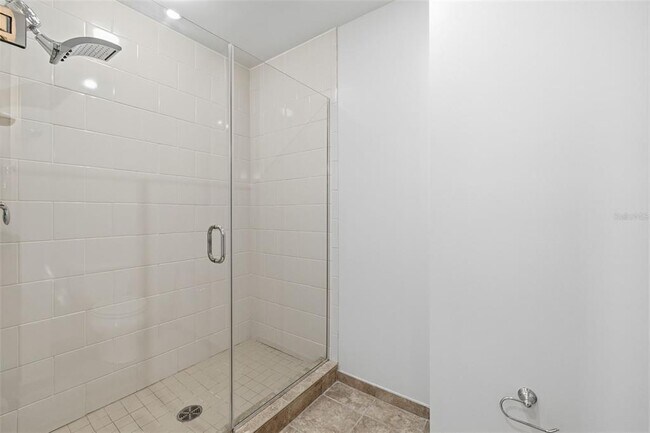 Building Photo - 1227 E Madison St