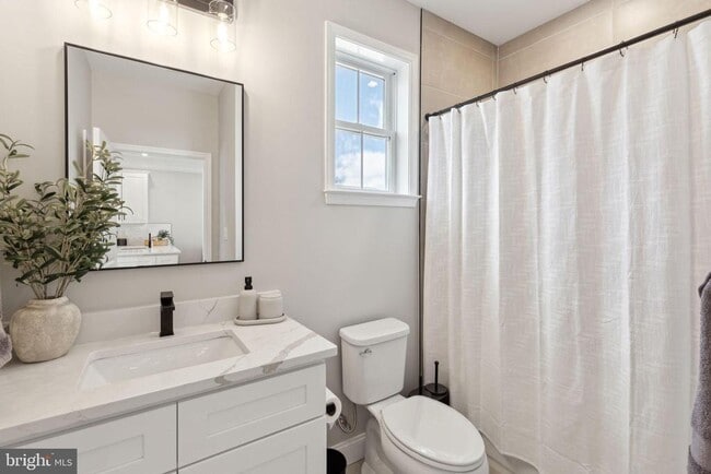 Building Photo - 153 Morgan St