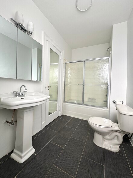 Building Photo - 2600 John F Kennedy Blvd