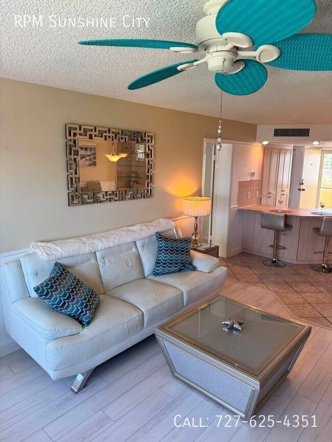 Building Photo - 4550 Cove Cir