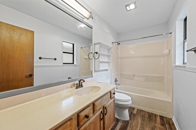 Building Photo - 429 Springwood Way