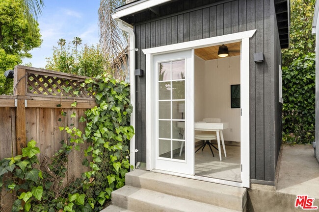 Building Photo - 741 N Dillon St