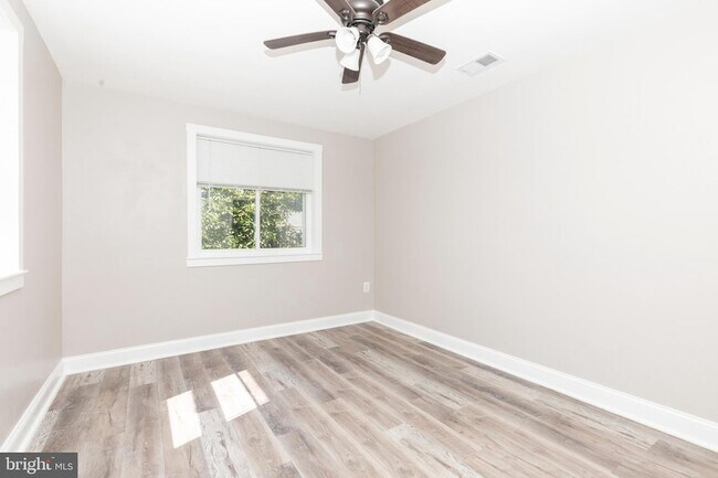 Building Photo - 719 Cotter Rd