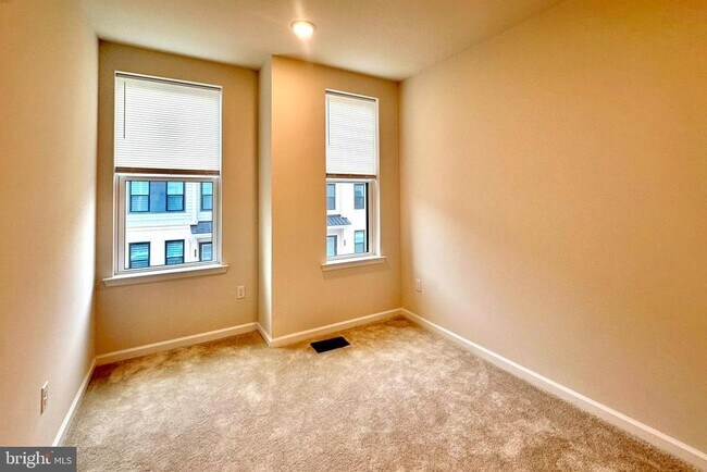 Building Photo - 1212 Parker Blvd