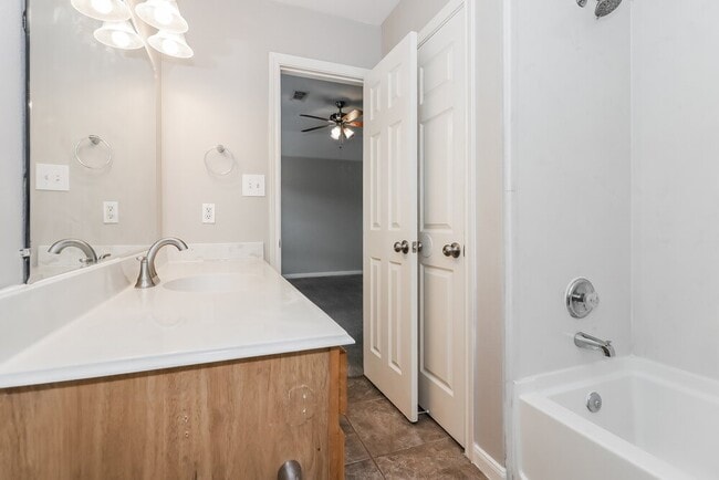 Building Photo - 4923 N Cancun Dr