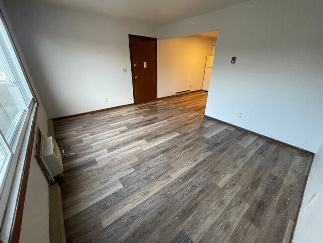 Building Photo - 909 Genrich St