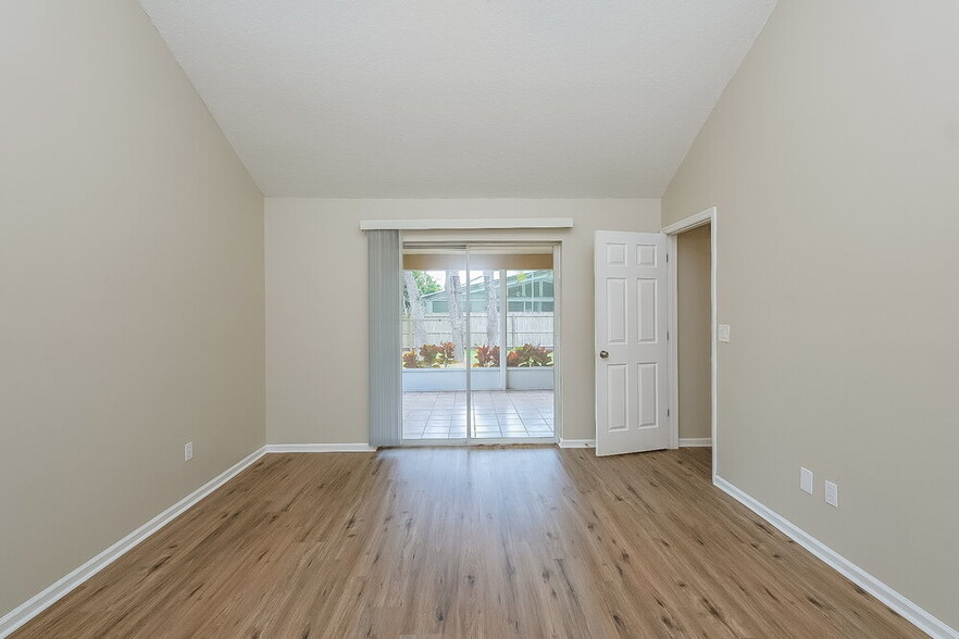 Building Photo - 4551 Oak River Cir
