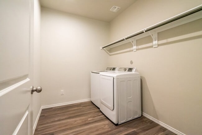 Building Photo - 16856 Pink Wintergreen Dr