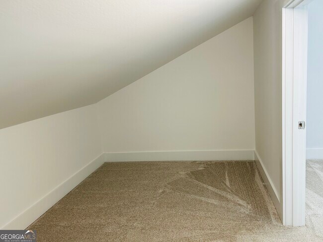 Building Photo - 425 Smokey Rd