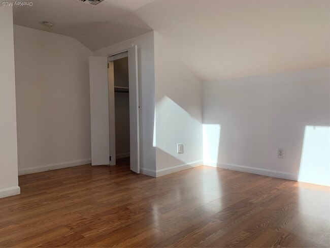 Building Photo - 14 Bayville Ave