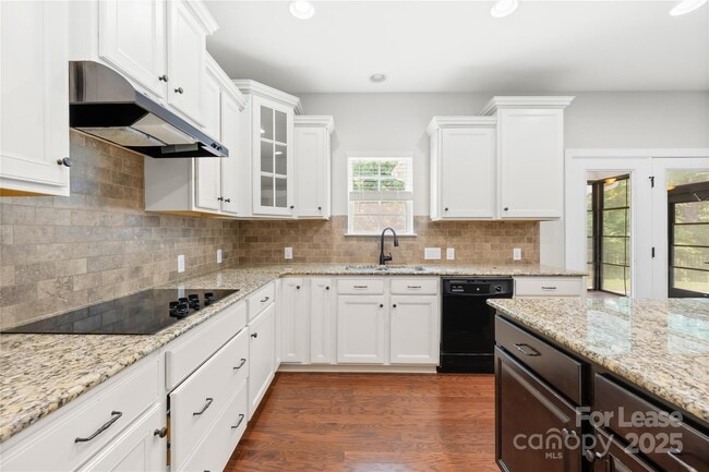 Building Photo - 2136 Laurens Dr