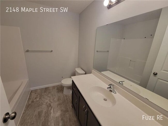 Building Photo - 2148 Maple St SW