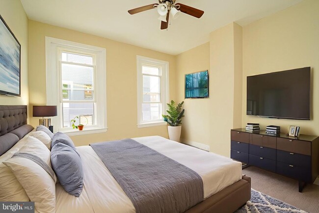 Building Photo - 1847 E Harold St