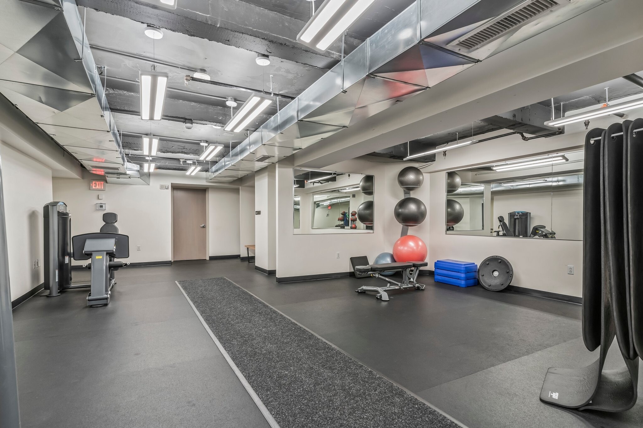 Building Photo - 225 S 18th St