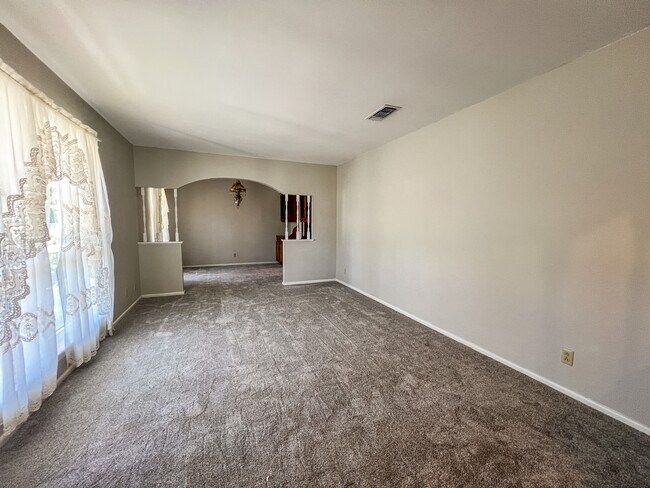 Building Photo - 986 Lone Star Dr
