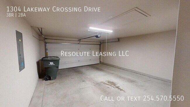 Building Photo - 1304 Lakeway Crossing Dr