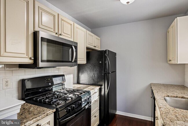 Building Photo - 321 Tavistock Rd