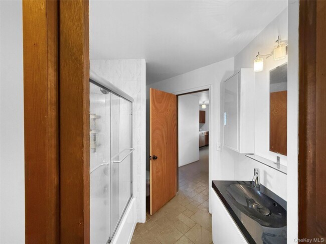 Building Photo - 28 Philipse Brook Rd