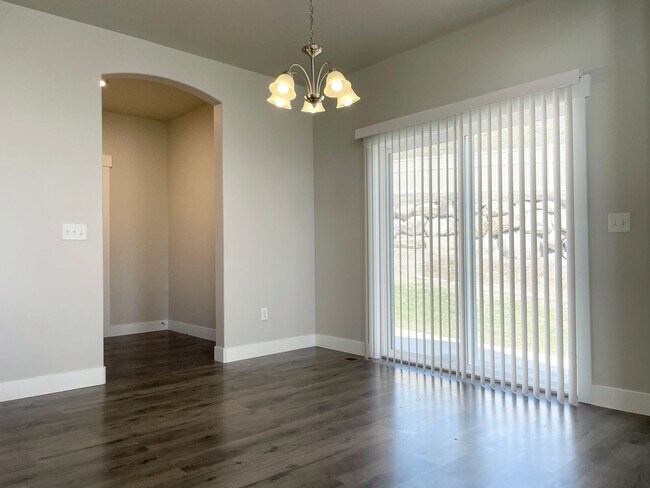 Building Photo - Stunning Two-Story at Quailhill!