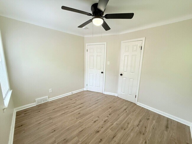 Building Photo - Renovated 3-Bedroom Home – We Welcome Sect...