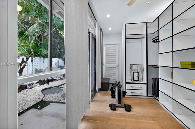 Building Photo - 800 NE 97th St