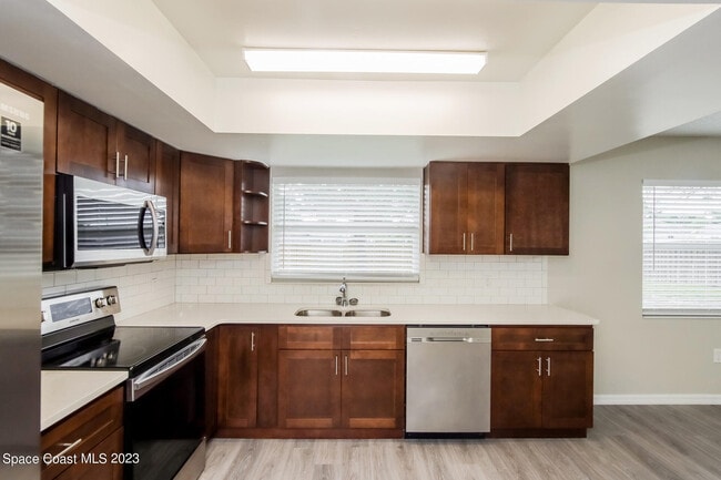 Building Photo - 486 Catalina Ave