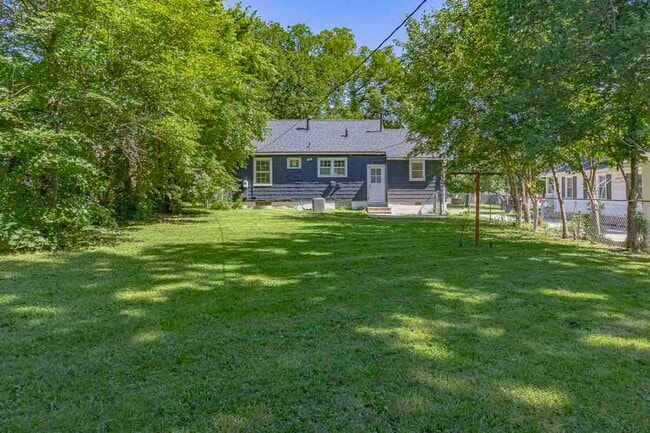 Building Photo - Spacious home for rent!