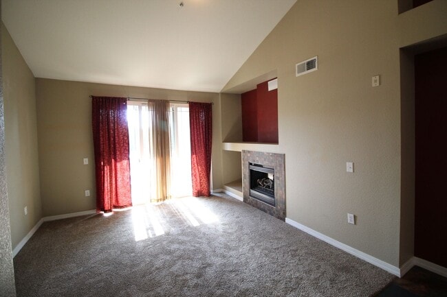 Building Photo - Fantactic Condo