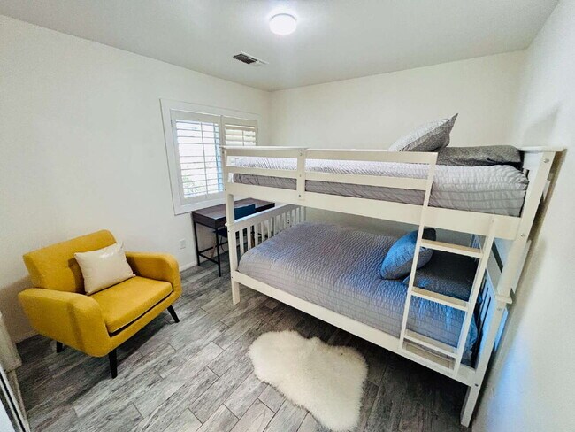 Building Photo - Charming 3 Bedroom House with Pool in Friendly Hills, Joshua Tree