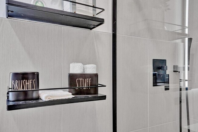 Building Photo - 208 SE 4th St