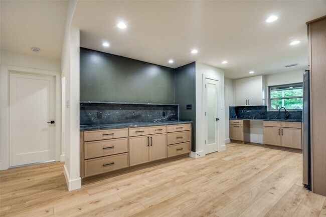 Building Photo - 1215 Mill Valley Dr