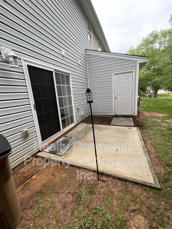 Building Photo - 239 Bridford Downs Dr