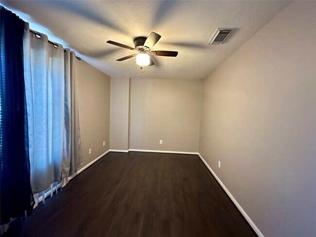 Building Photo - 9102 Rolling Rapids Rd