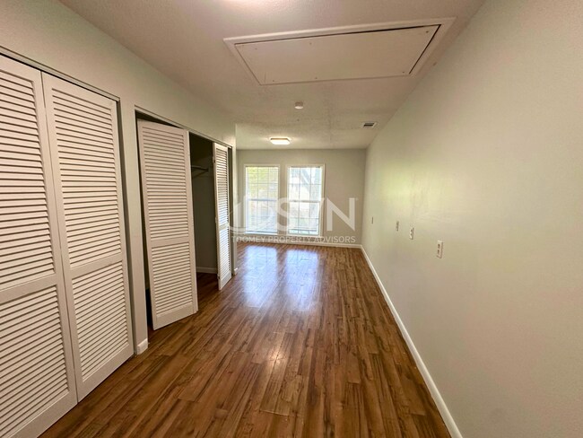 Building Photo - 110 Windsor Dr