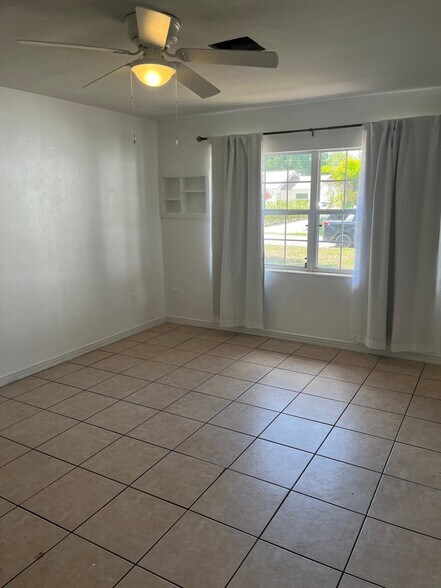 Building Photo - 2164 Bougainvillea St