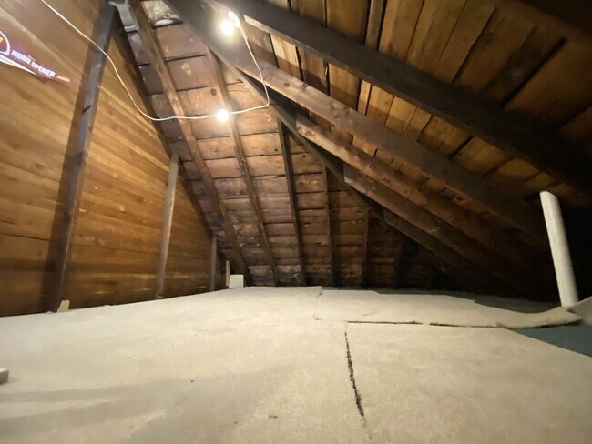Building Photo - 3 Bedroom Duplex