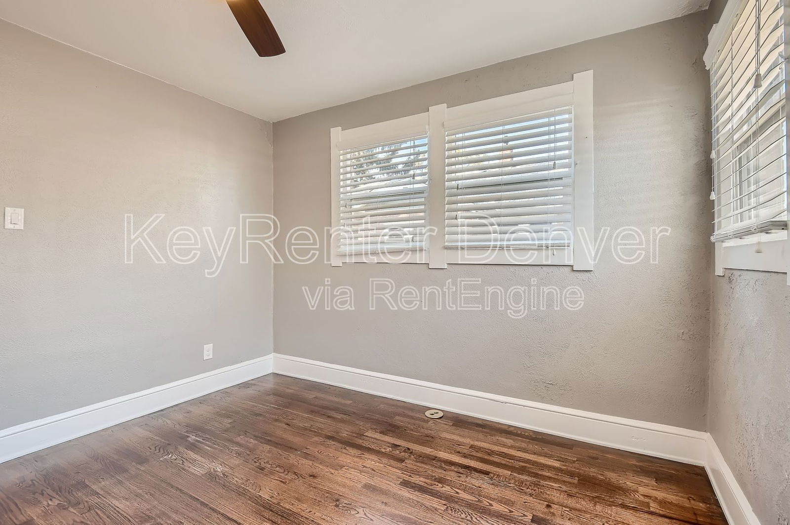 Building Photo - 1418 Roslyn St