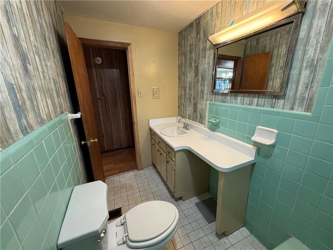 Building Photo - 556 Lamar Dr