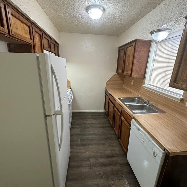 Primary Photo - 6901 Wentworth Dr