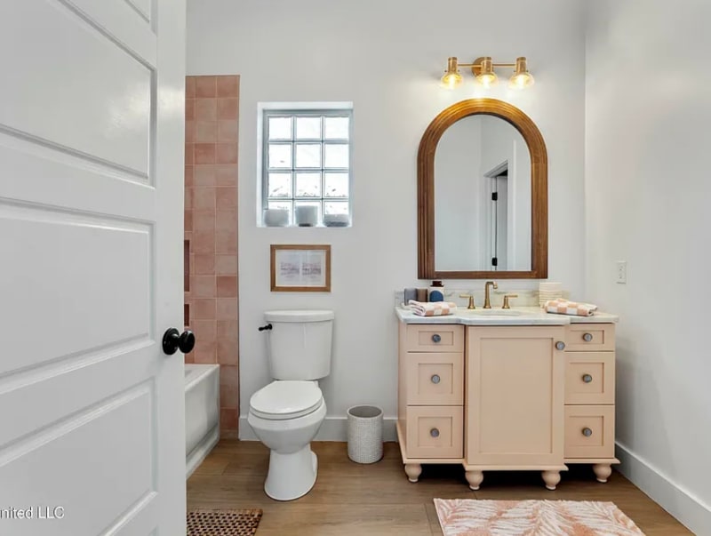 Building Photo - 218 Front St