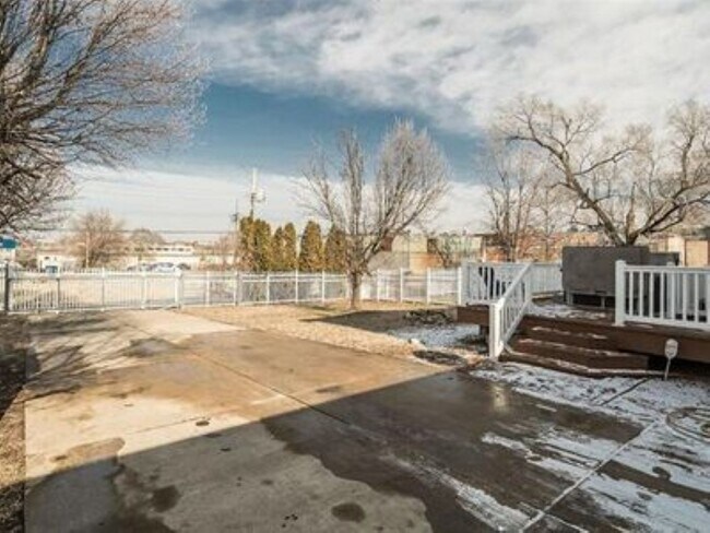 Building Photo - 3125 Hickory St