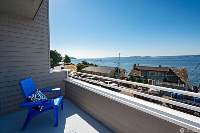 Building Photo - 4226 Beach Dr SW