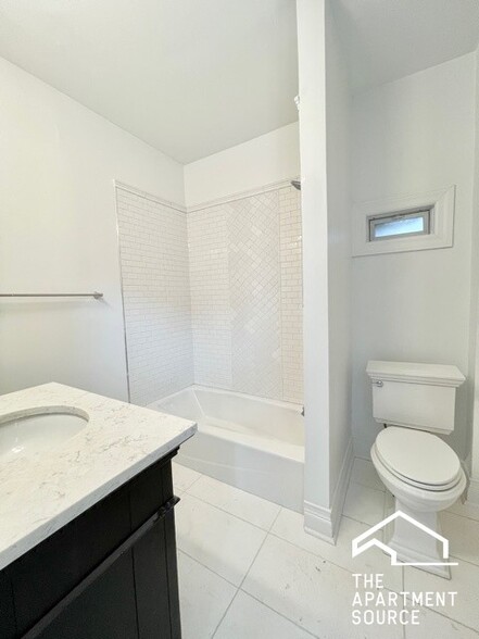 Building Photo - 1629 N Claremont Ave