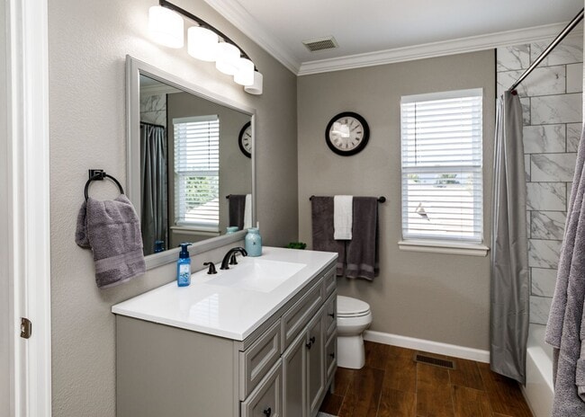 Building Photo - 3615 Oak Meadow Dr