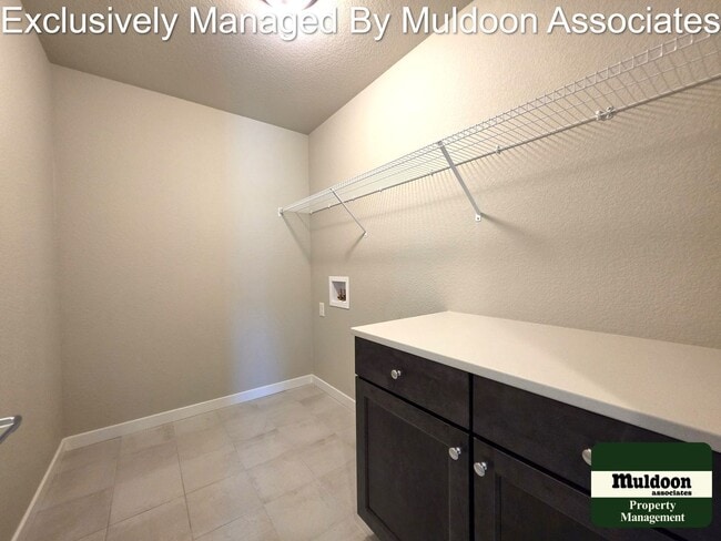 Building Photo - Beautiful 3 bed, 3 bath home in the desirable Pathways community!